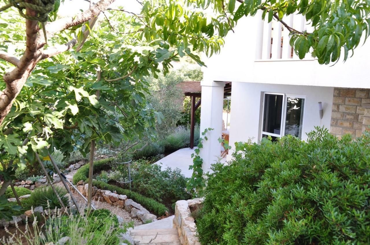 Villa Delfin Sutivan Extérieur photo