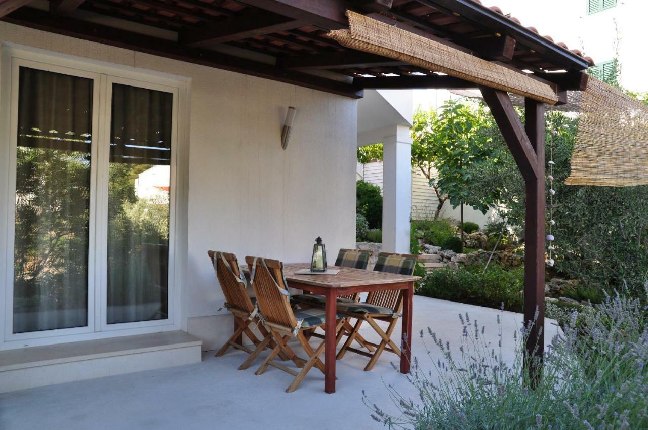 Villa Delfin Sutivan Extérieur photo